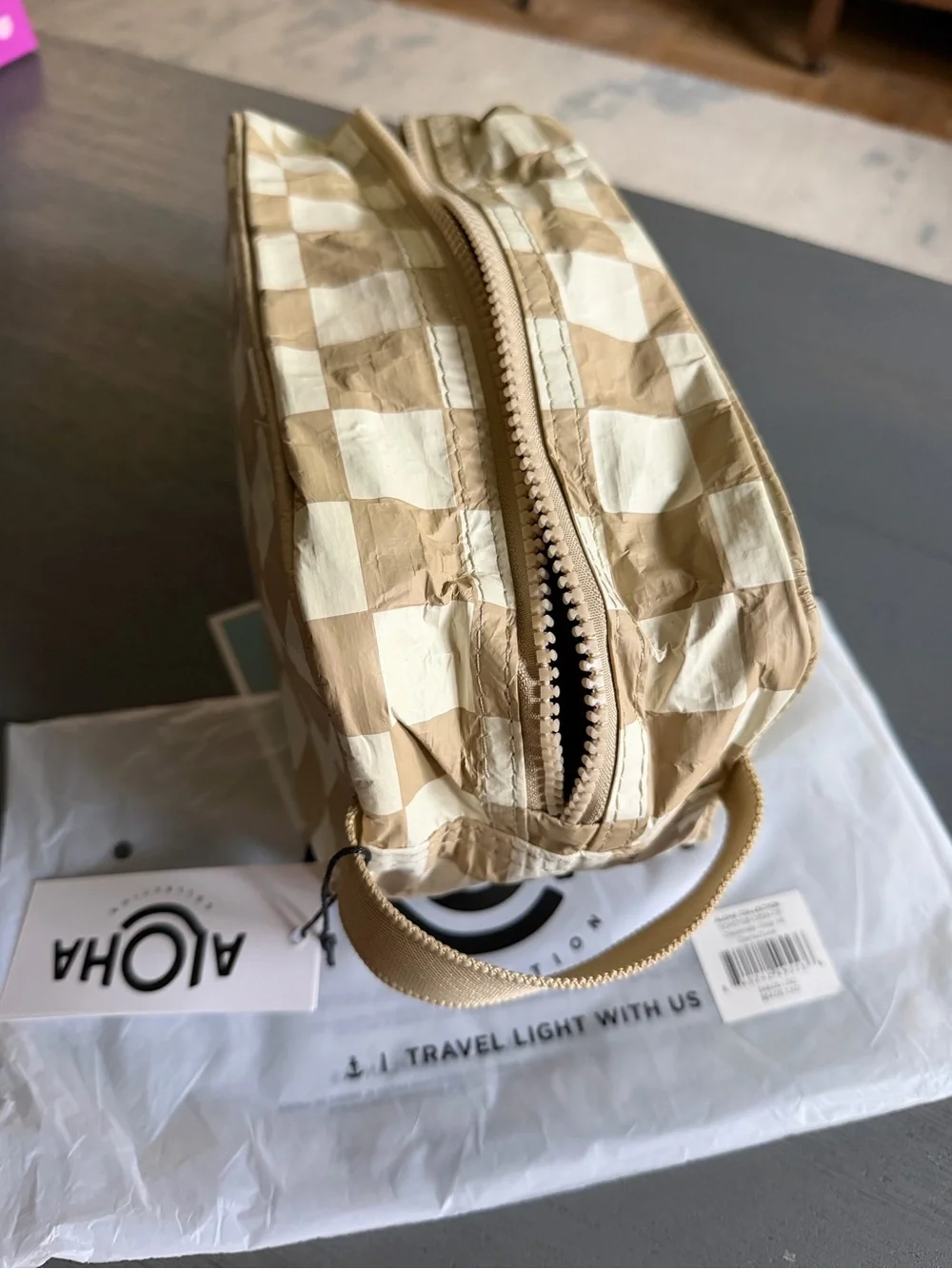 ALOHA COLLECTION CHECKMATE DOPP KIT CREME/DUNE